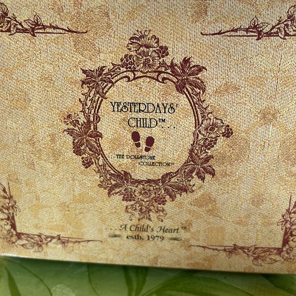 Yesterday's Child Victoria with Samantha Dollhouse Collection Victorian Girls - Picture 3 of 6